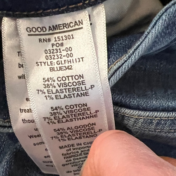 Good American “good legs”  Skinny Jeans with Frayed Hem - Picture 3 of 4